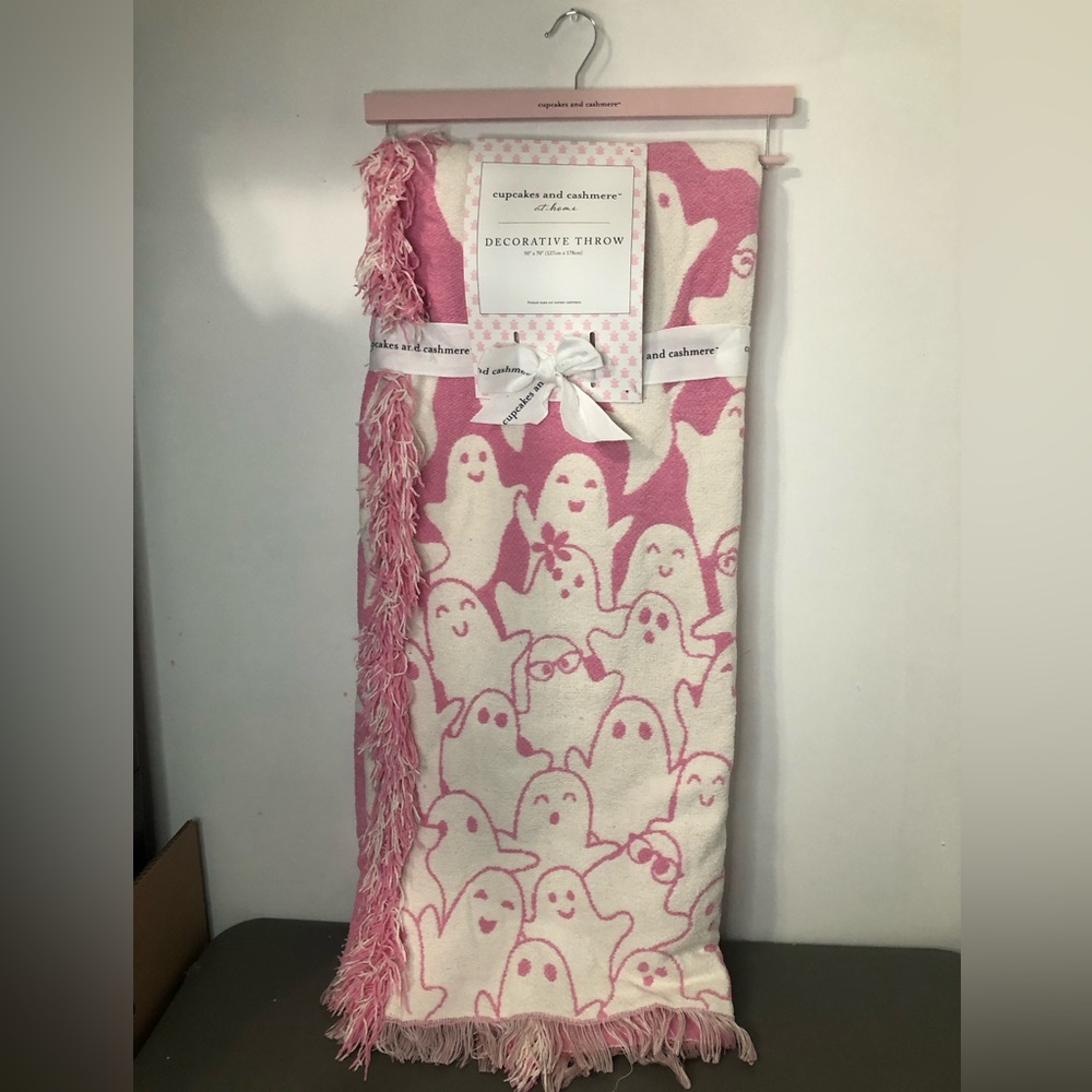 Cupcakes and Cashmere Viral Pink/White Ghost Blanket w/ Fringe Halloween NWT